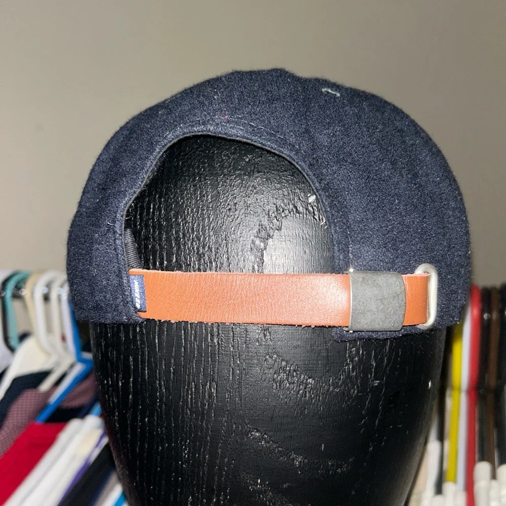 Rare Nike SB Red Black Leather Strap Adjustable SnapBack Hat Cap Skateboard